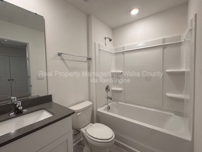 Building Photo - 407 Belgian Red Wy