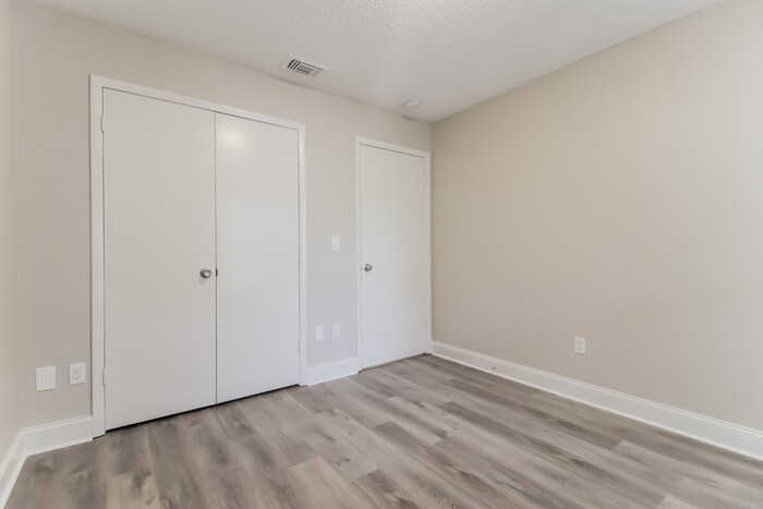 Building Photo - 468 Holbrook Cir