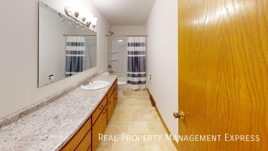 Building Photo - Spacious 2 Bedroom, 2 Bath Home in the Heart of Dell Rapids
