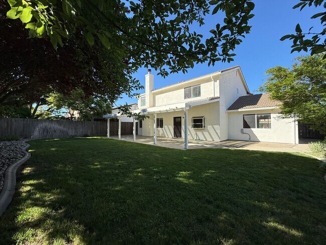 Building Photo - Nicely updated 4-bedroom in Oakdale!