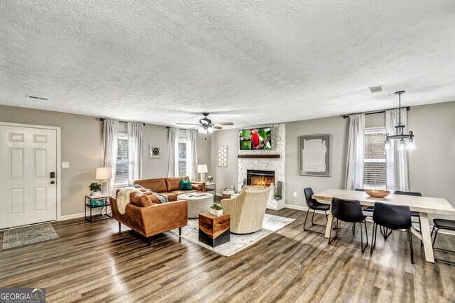 Building Photo - 3017 Valley View Dr