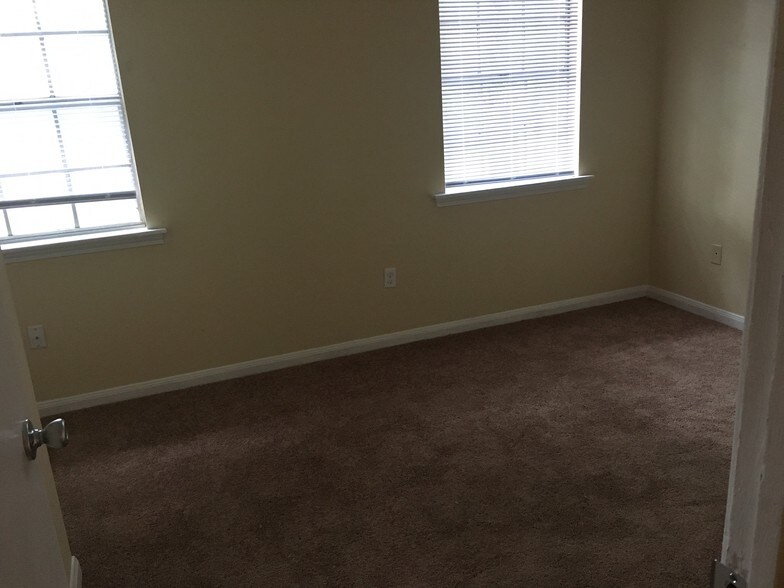 Building Photo - 44051 Stein Rd