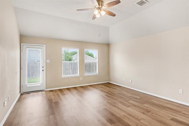 Building Photo - 633 Horn St