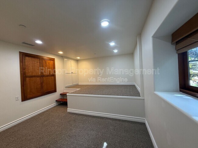 Building Photo - 2166 Palomar Ave