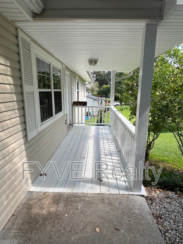 Building Photo - 5924 Blossom Rd