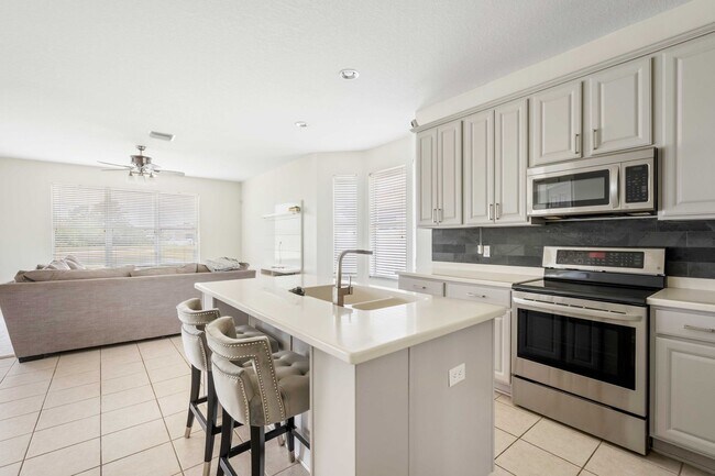 Building Photo - 4/3.5 in Wesley Chapel!