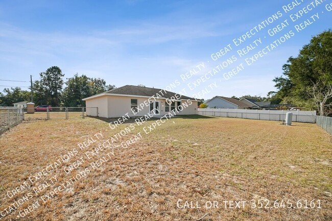 Building Photo - Fenced & Tiled 3/2/2 Summerfield Home For ...