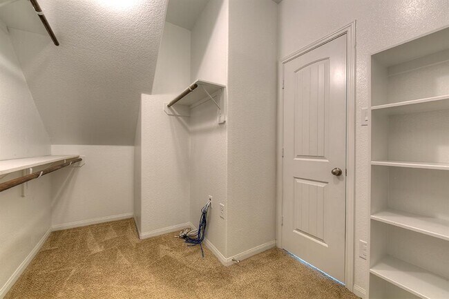 Building Photo - 314 Moonwalk St