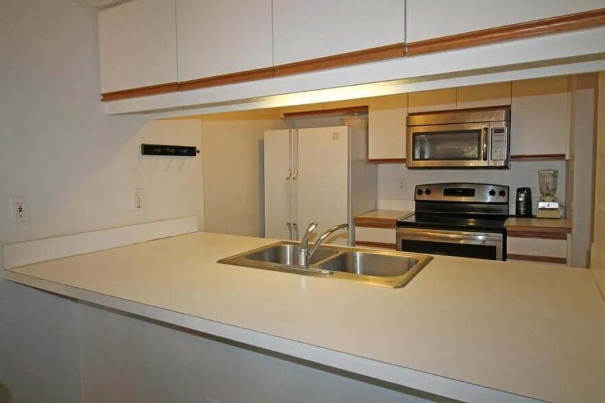 Building Photo - 5702 Mango Ln