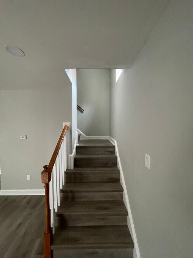 Upstairs Close-Up - 1901 Addison Rd S