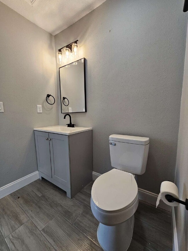 Building Photo - Fully fenced in Titusville