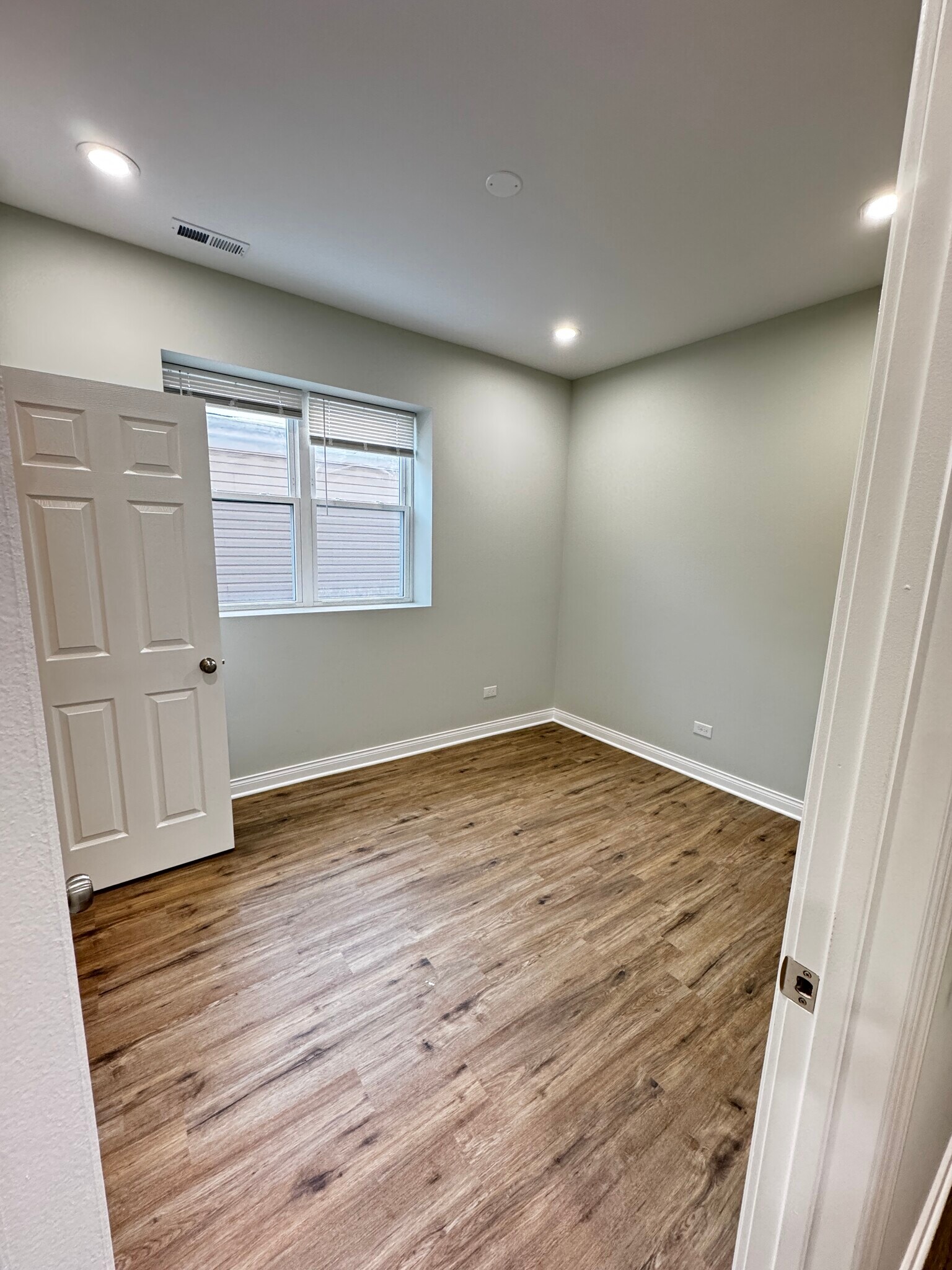 Building Photo - 6807 S Paulina St