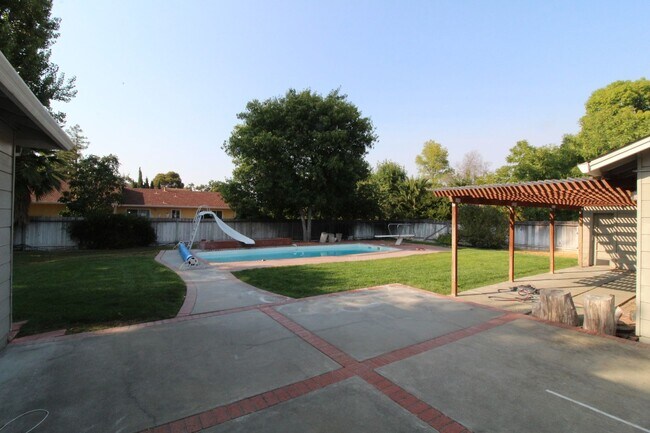 Building Photo - Concord/ Walnut Creek Border! 2172 sq ft home on Huge lot with swimming pool!