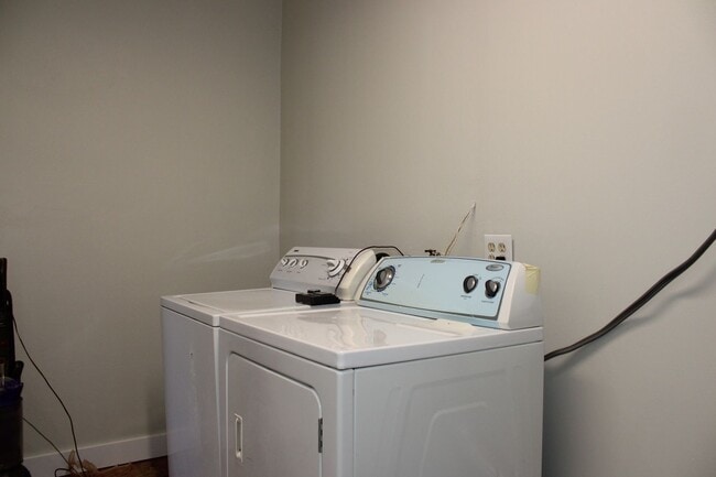 Building Photo - 7905 Julia Ct