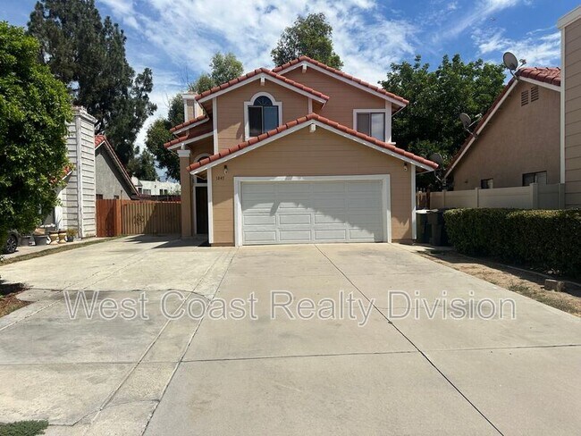 Building Photo - 1847 S Raintree Pl