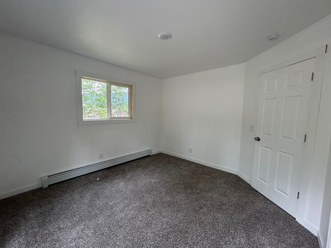 Building Photo - Duben