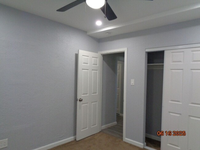 Building Photo - Cute and Cozy Ranch Style Home in East Lan...