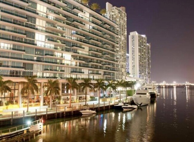 Building Photo - 200 Biscayne Blvd Way