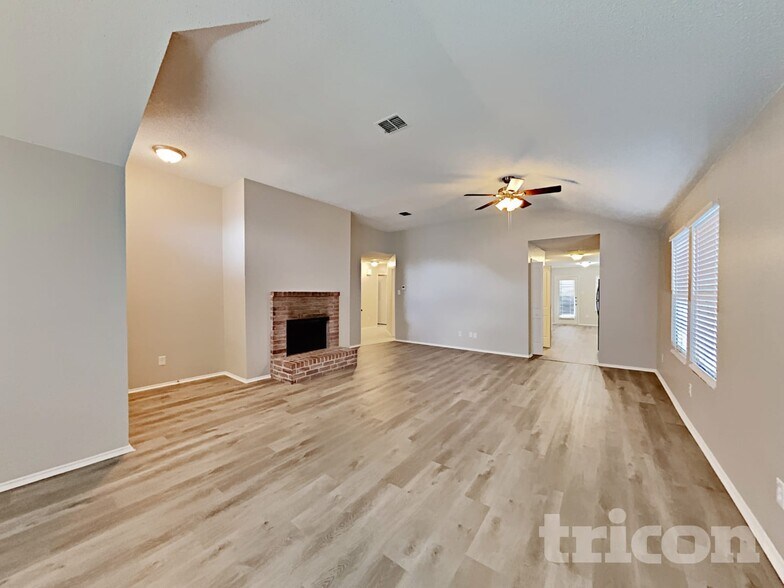 Building Photo - 807 Castlewick Ct