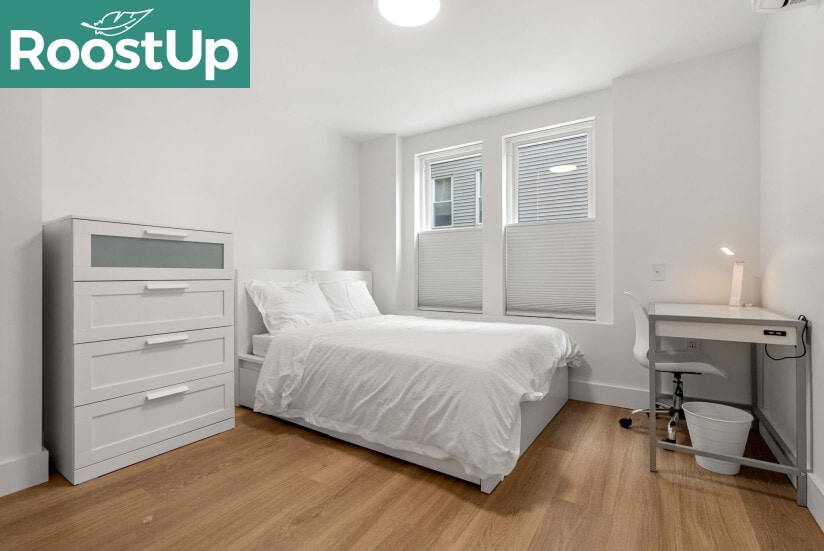 Building Photo - Furnished private bedroom with private ens...