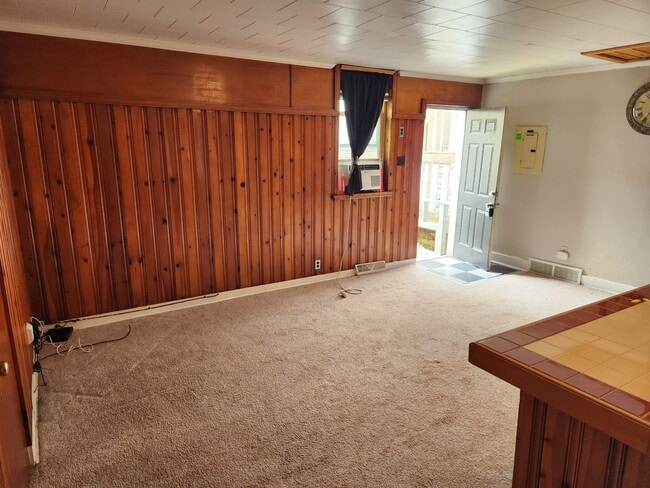 Building Photo - Conveniently Located One Bedroom Apartment...