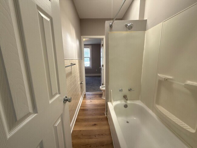 Building Photo - Three Bedroom Home In Baltimore