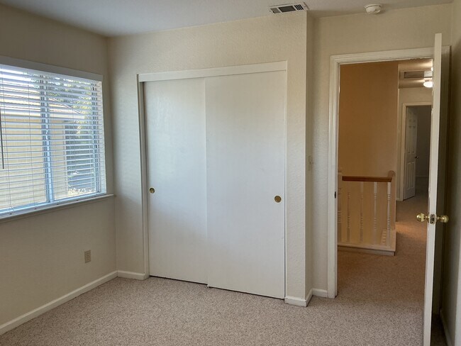 Building Photo - 8852 Gemwood Way