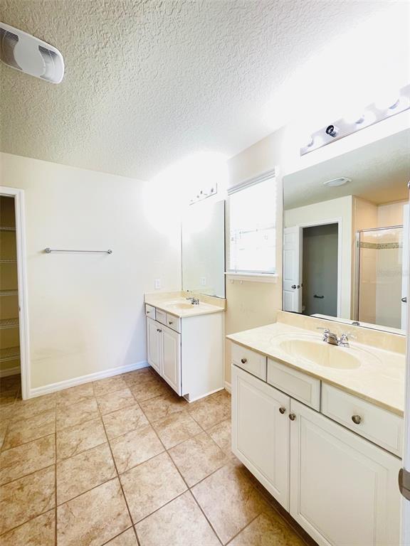 Building Photo - 12058 Silverlake Park Dr