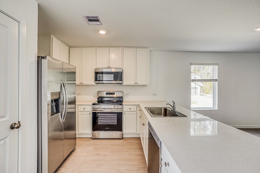 Building Photo - 15231 Abella Dr