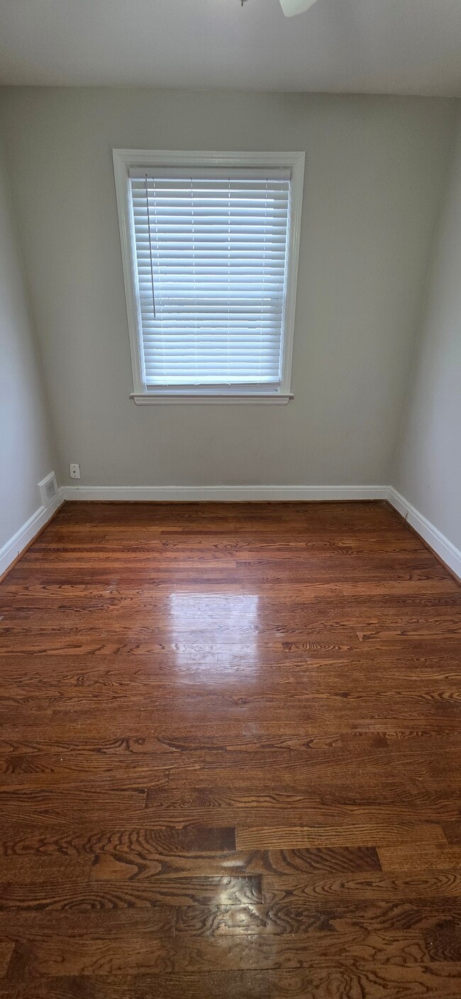 Building Photo - 3909 Rosecrest Ave