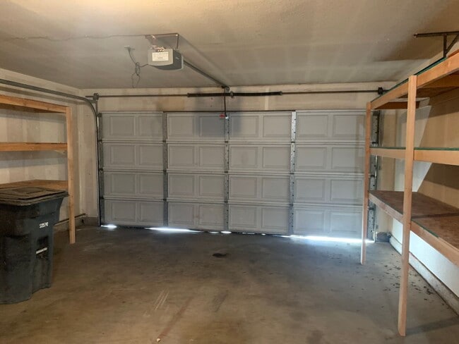 Building Photo - MON390