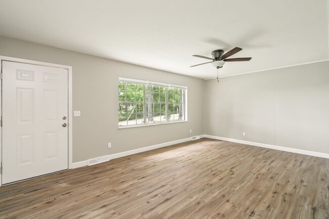 Building Photo - 206 Bowers Cir