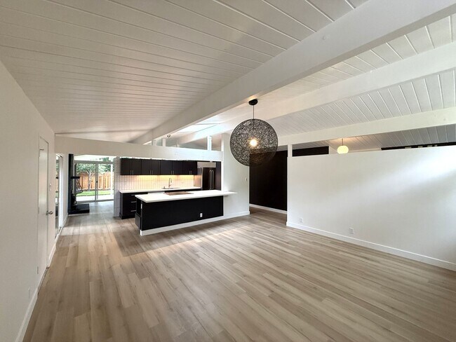 Building Photo - BEAUTIFUL UPDATED FOUR BEDROOM / TWO BATH ...