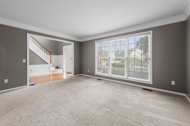 Building Photo - 47643 Ashford Dr S