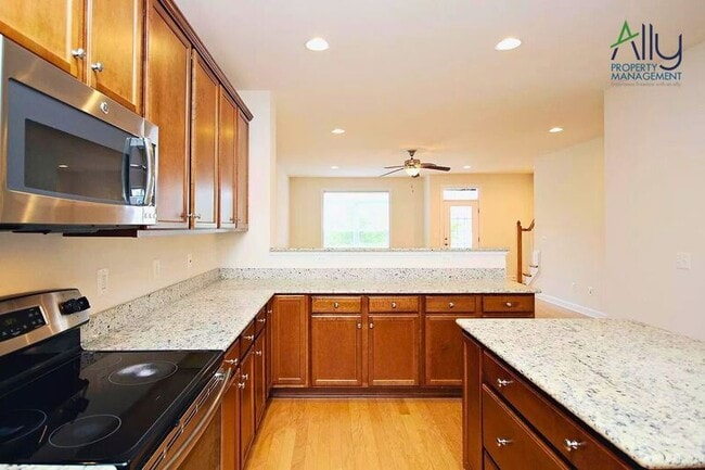 Building Photo - 1610 Kempton Pl