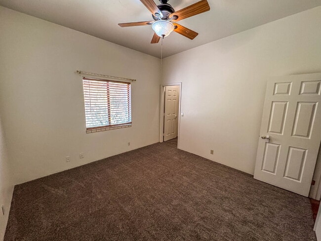 Building Photo - Single Story Foothills Home with Brand New Carpet in all Bedrooms!