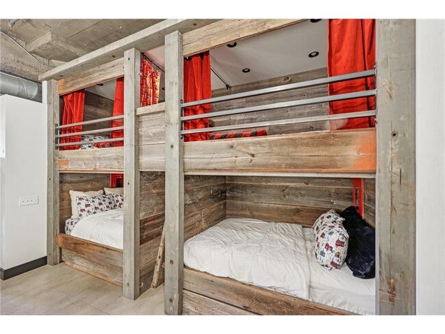 Building Photo - 718 N Washington Ave