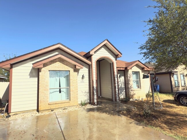 Building Photo - 4707 Los Laureles Ln