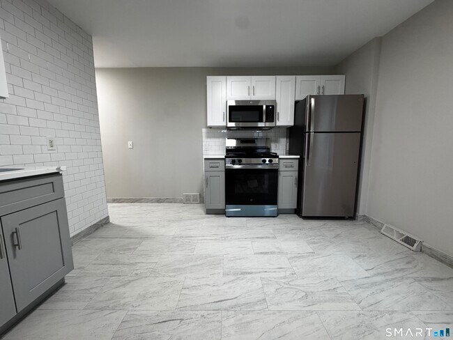 Building Photo - 45-51-51 Cowles St