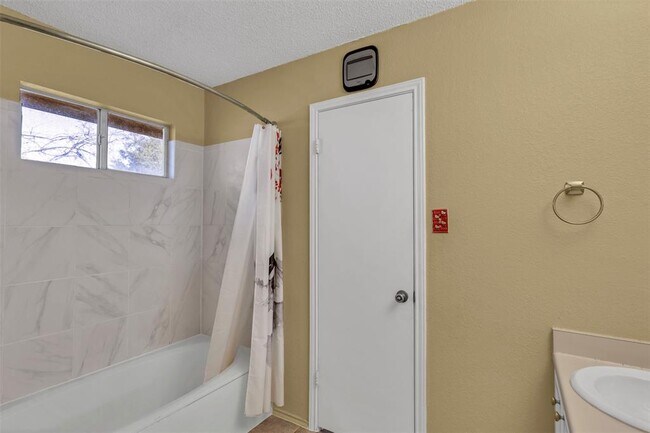 Building Photo - 12922 Marimba Trail