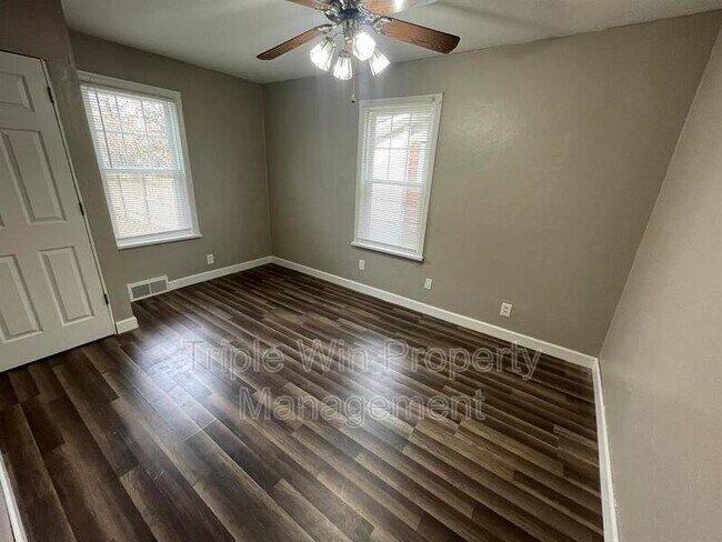 Building Photo - 19 S Schlueter Ave