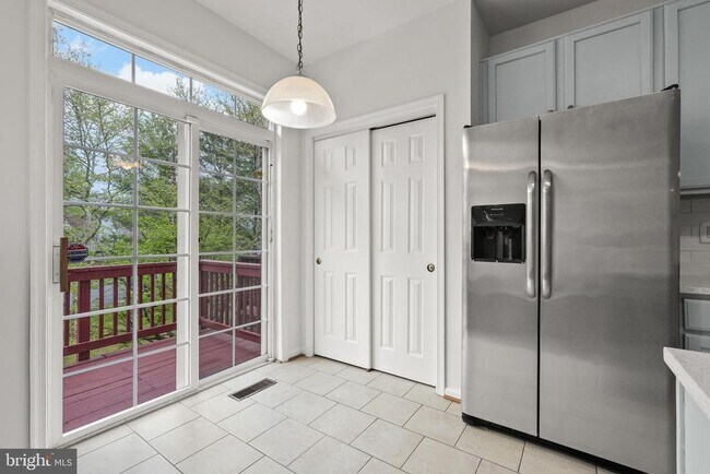 Building Photo - 13044 Town Commons Dr