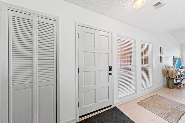 Building Photo - 111 McEwen Dr