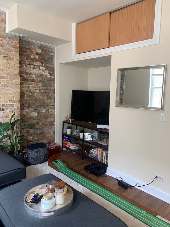 Building Photo - 1738 W Huron St