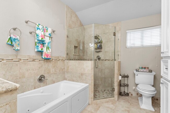 Building Photo - 631 Apache St