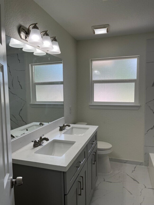 Building Photo - 1310 Canterview Dr