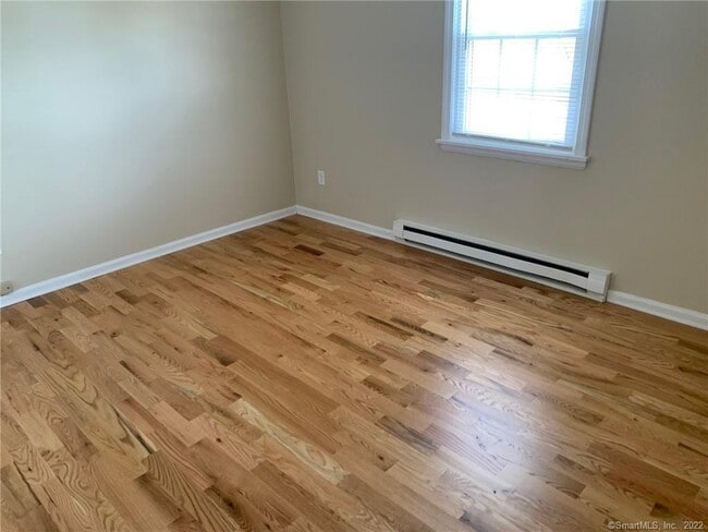 Building Photo - 900 S Main St