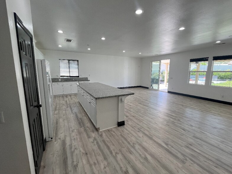 Building Photo - 376 Valencia Ct