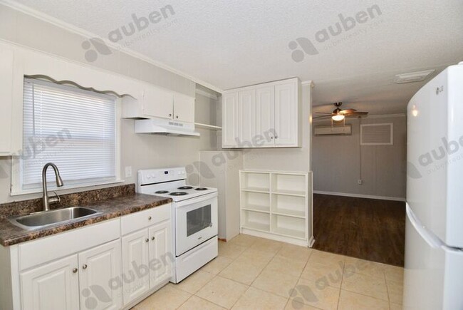 Building Photo - 2 Bedroom House For Lease in South Augusta