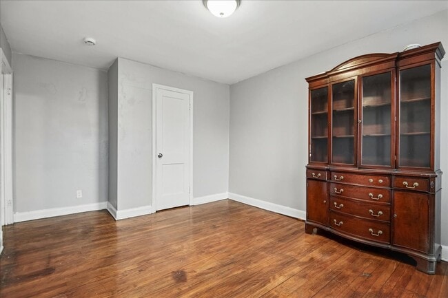 Building Photo - 3914 Erdman Ave